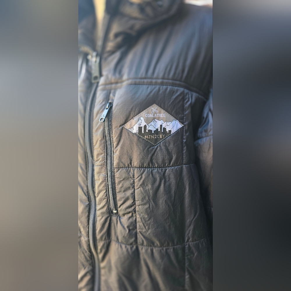 Colatree Puffer Jacket (Folds To Pillow) Size L - Picture 9 of 16
